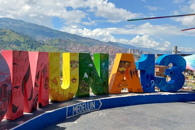 Private City Tour of Medellin with Metrocable and Commune 13 - Morning start at Parques del Río, then the classic Medellín anchors