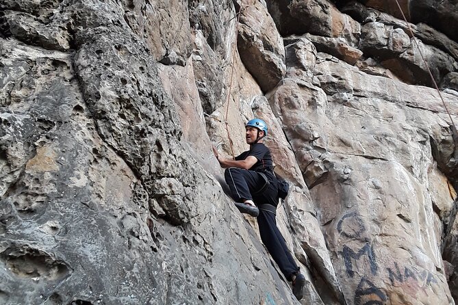 Private Half-day Rock Climbing Experience in the Suesca Rocks - Gear, shoes, helmet, harness: what’s included and why it helps
