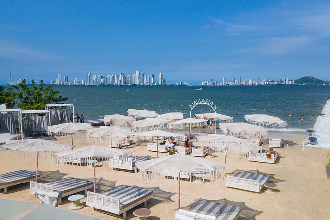 Private island Beach Club Cartagena with food : Club Kabanna - Value check: is $40 with lunch a good deal?