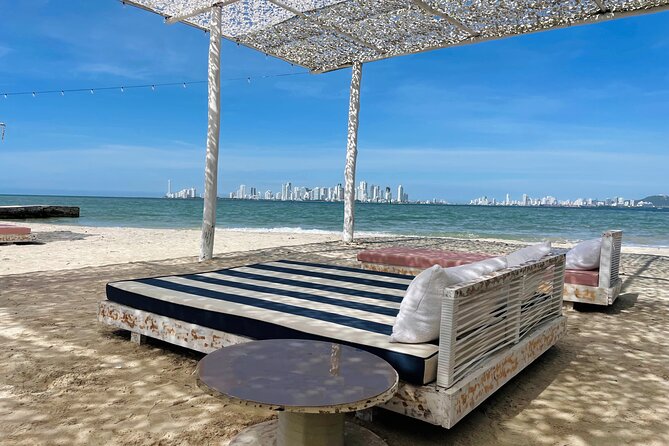 Private island Beach Club Cartagena with food : Club Kabanna - The beach and pool setup: relaxing, with a couple caveats