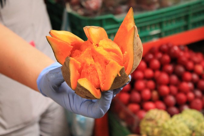 Private Paloquemao Market Tour: +20 Fruit & Treats Tasting • 3h - Stop 2: Coffee first at a specialty shop so the fruit hunt lands well