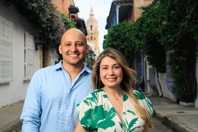 Private Photo Session through the Streets of Cartagena - Getsemaní murals and graffiti, built for character and color