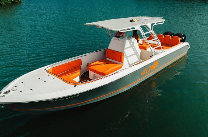 Private Speed Boat Rental in Cartagena - The guide and crew: why Brian changes the day