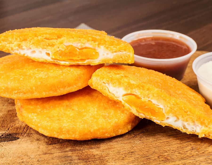 Private Street Food Tour in Walled City and Getsemani - What you’ll actually sample: arepa de huevo, carimañola, shrimp cocktail, and more