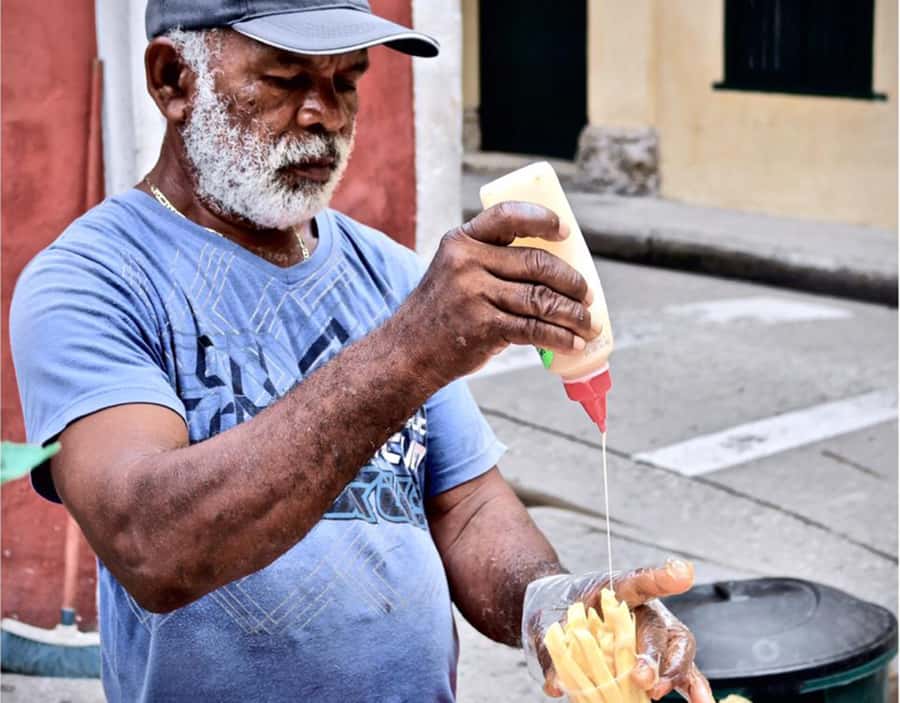 Private Street Food Tour in Walled City and Getsemani - Sweet time in Getsemani and beyond: cocadas, fruit, desserts, and candy