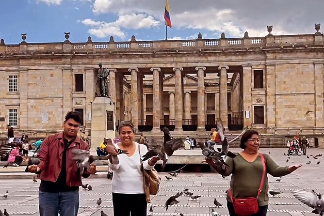 Private Tour Bogota - Carrera 7: a public street that works like a living market