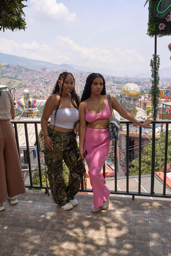 Private Tour Comuna 13 with Cable Car - How Long the Day Feels in Practice (4 to 8 Hours)