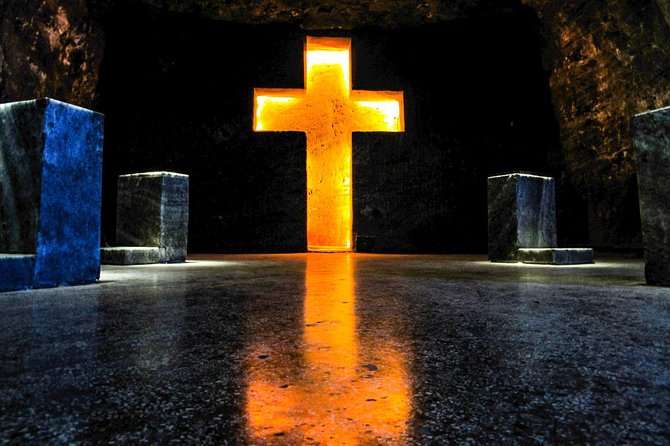Private Tour: Guatavita, Salt Cathedral & Local Cuisine - Plaza de los Comuneros: a short guided downtown stop in Bogotá’s orbit
