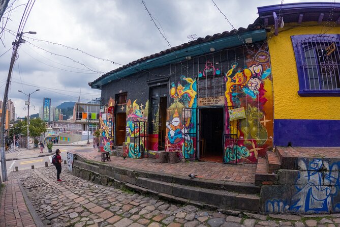 Private Tour of La Candelaria, The history of Bogotá - Starting at the founding place: Plaza del Chorro del Quevedo