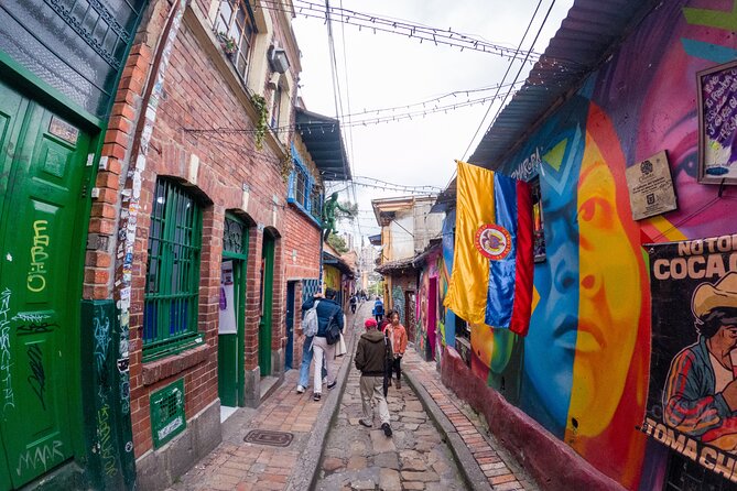 Private Tour of La Candelaria, The history of Bogotá - La Concordia market tasting: fruits and local flavors up close
