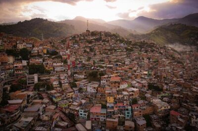 Private Tour to Comuna 13 & Exotic Fruit Market in Medellin!
