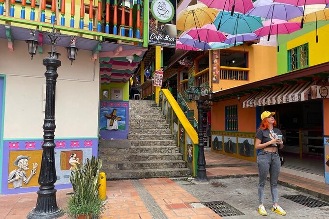 Private Tour to Guatapé and The Rock of El Peñol from Medellín! - Alto del Chocho: pan de quesos, animals, and a quick local reset