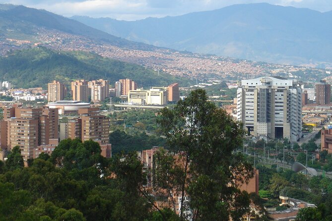 Private transfer service from or to Medellín Airport - What the ride feels like: a 40 minute transfer with room for real life