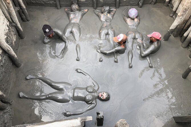 Private unique Experience to the Mud Volcano + Snack - The snack after: empanadas that feel like an actual stop