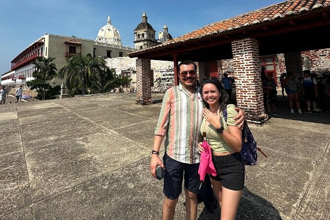 Private Walking Tour Walled City and Getsemaní - Plaza de la Proclamación and Plaza de los Coches: independence and everyday street life