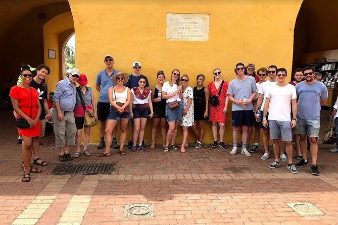 Private Walking Tour Walled City and Getsemaní - Plaza de San Pedro Claver: a calm start in the historic center