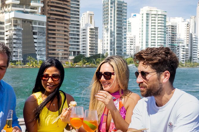 Private Yacht to Islas de Rosario up to 12 people - The crew: what you should expect from the captain and staff