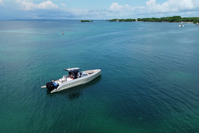 Private Yacht to Islas de Rosario up to 12 people - The boat setup: comfort, safety, and small perks that matter
