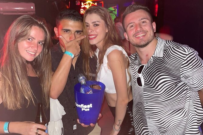 Pub Crawl Nightlife in Cartagena - VIP club entry in the walled city: less waiting, more dancing