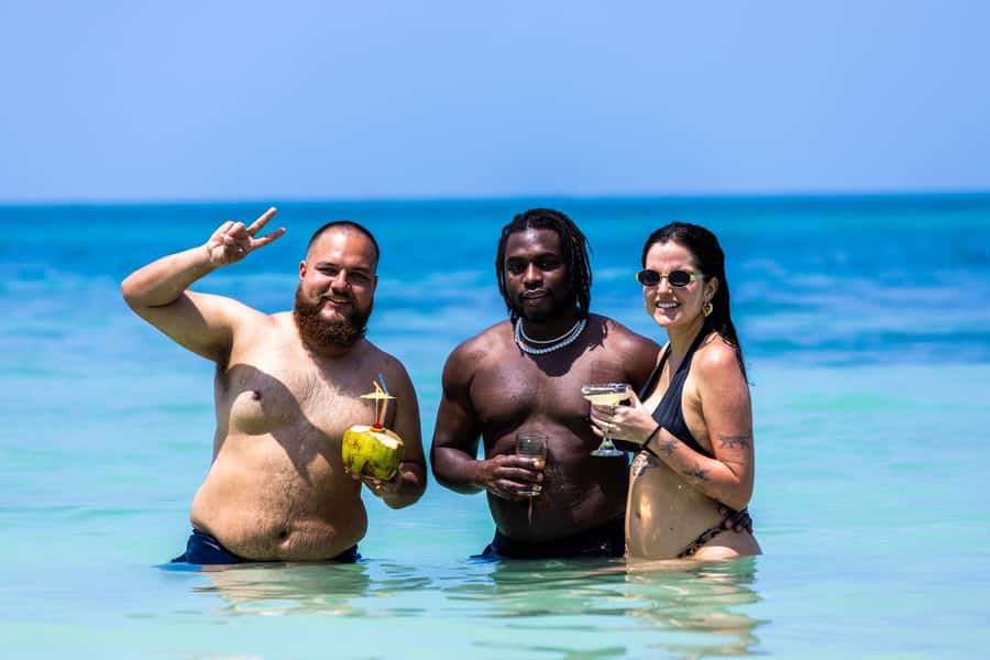 Rosario Islands -Barú : Agua Azul Beach, with lunch - Arrival at Playa Agua Azul: what you’re paying for