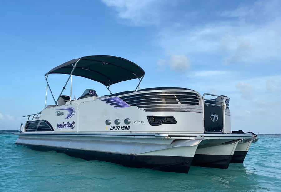 San Andrés: Island Pontoon Boat Tour - What the day feels like onboard, with music and sea views