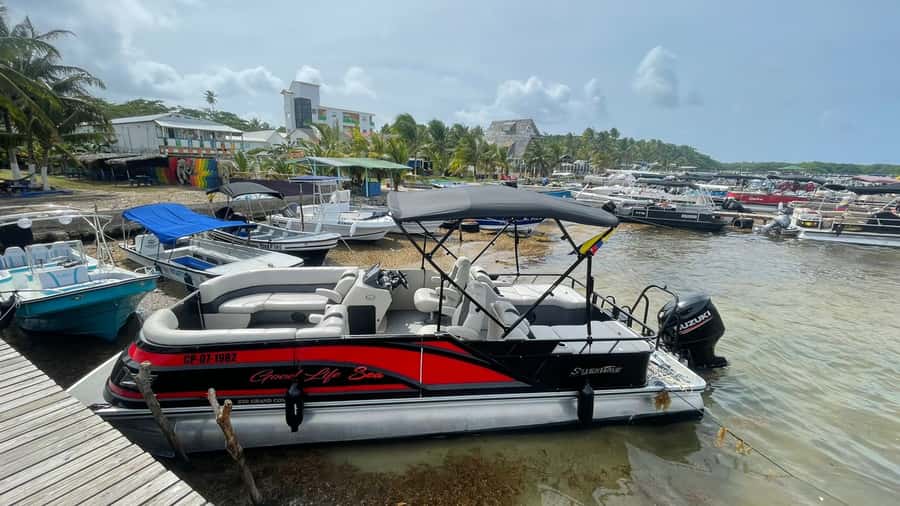 San Andrés: Island Pontoon Boat Tour - Stop 2: Cayo Acuario for marine life viewing in open water