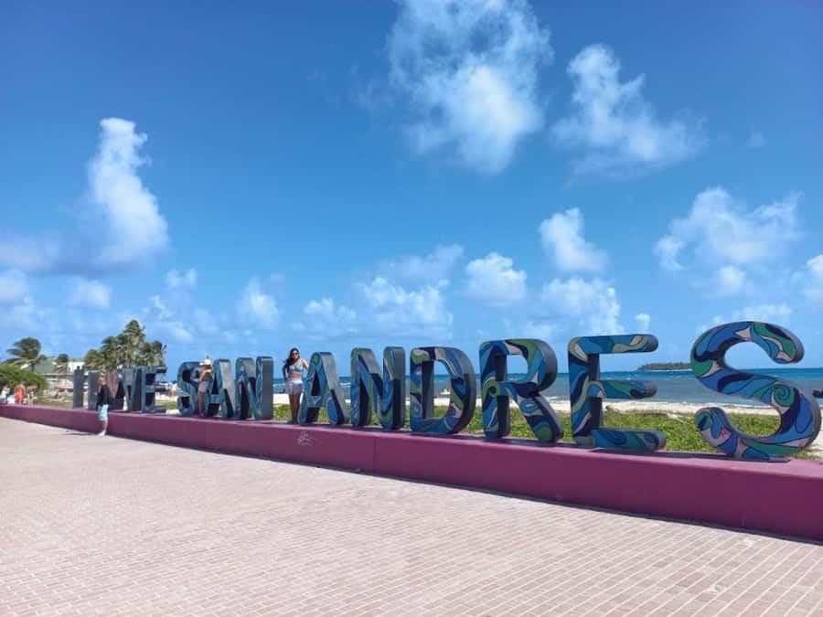SAN ANDRES: Island Tour by Chiva + Hoyo Soplador - Who this Chiva plus Hoyo Soplador tour suits best
