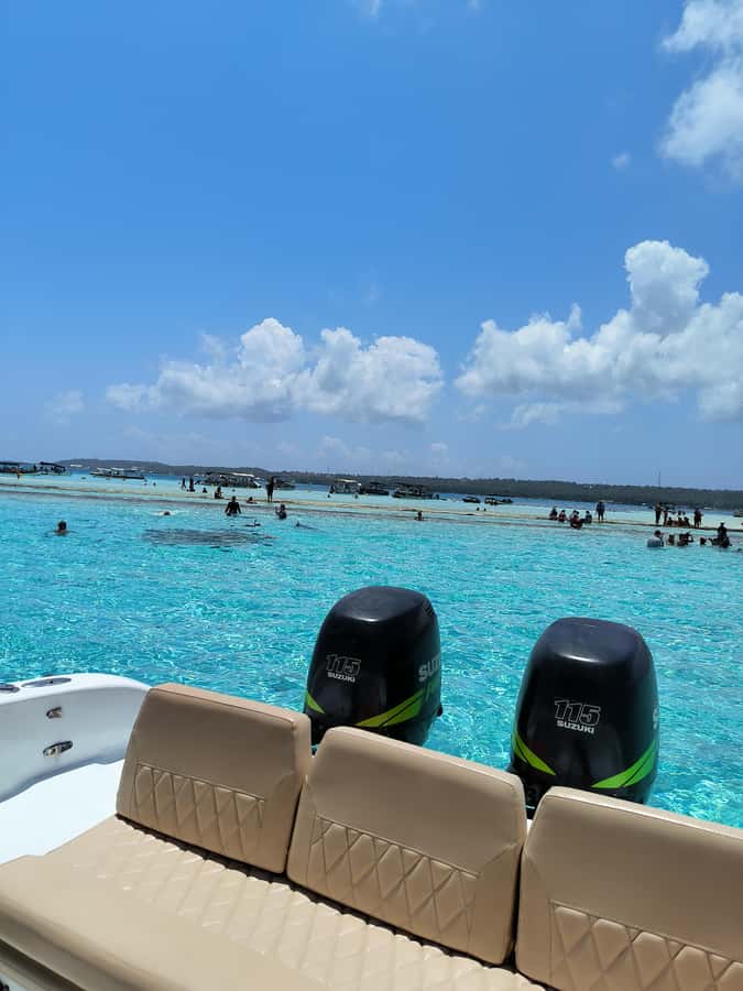 San Andres: Private San Andres Bay Tour by Luxury Speedboat - Rocky Key and the Nicodemus shipwreck next to shore