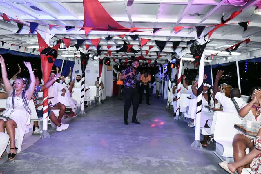 San Andres: White Party on boat with open bar, dinner and dancers! - Open Cocktail Bar Details: What You Get, What You Should Know