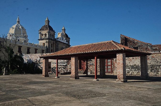 San Felipe Castle and Getsemani Walking Tour with tickets - Getsemaní murals and the neighborhood story you’ll actually remember