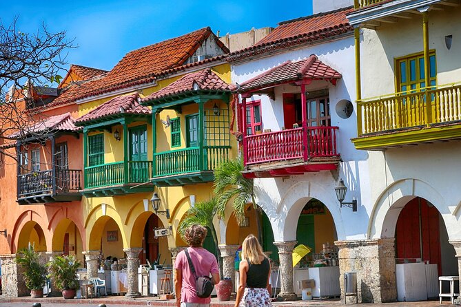 San Felipe Castle and Getsemani Walking Tour with tickets - Start at Plaza de la Trinidad, then follow the black umbrella
