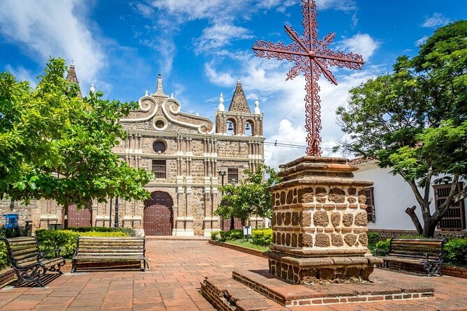 Santa Fe de Antioquia & Colonial Bridge Private Bilingual Guide - Why Santa Fe de Antioquia feels different from Medellín’s usual day trips