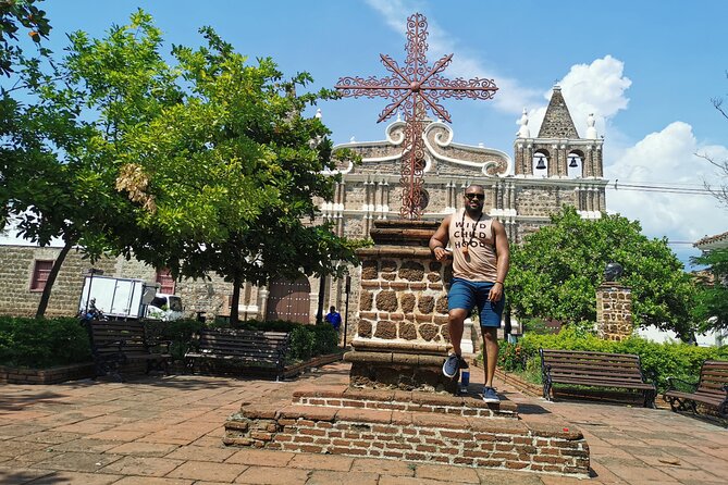 Santa Fe de Antioquia & Colonial Bridge Private Bilingual Guide - Western Suspension Bridge: engineering, scale, and the fun part you do on foot