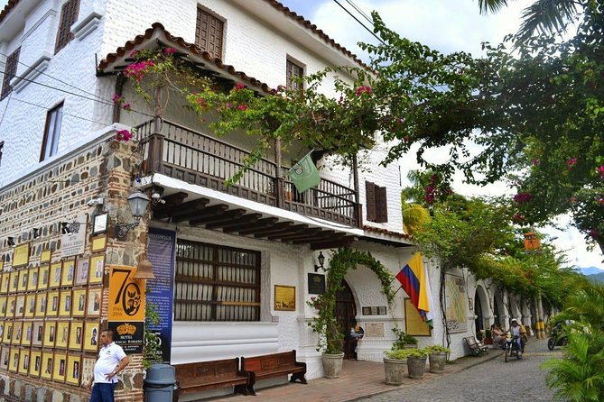 Santa Fe de Antioquia & Colonial Bridge Private Bilingual Guide - Sopetrán option: a 15-minute private hot-air balloon with your party and pilot