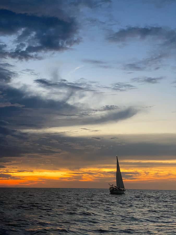 Santa Marta Bay: Sunset on a sail boat - Photo stop, free time, and the snack-and-beer break