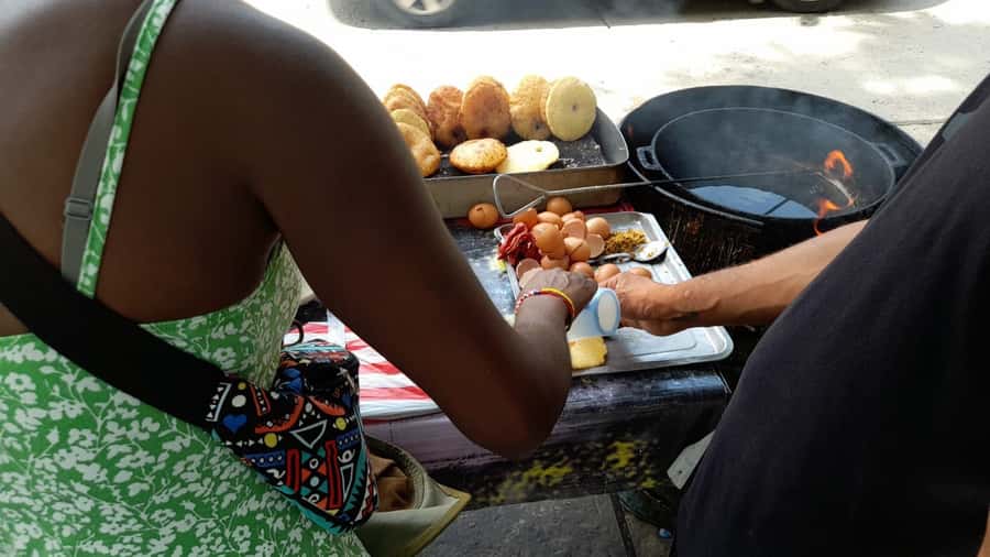 Santa Marta: Guided Walking Food Experience - Bahia de Santa Marta and Parque de Los Novios: scenery that breaks up the eating