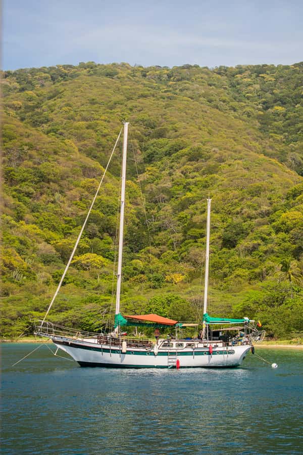 Santa Marta: Sailboat day tour to Tayrona Park - Key things that make this sail day work