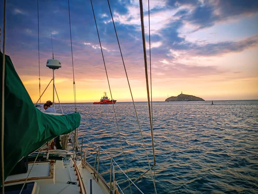 Santa Marta: Sunset Cruise Around the Bay - The 4.30 pm meeting and marina access details that matter