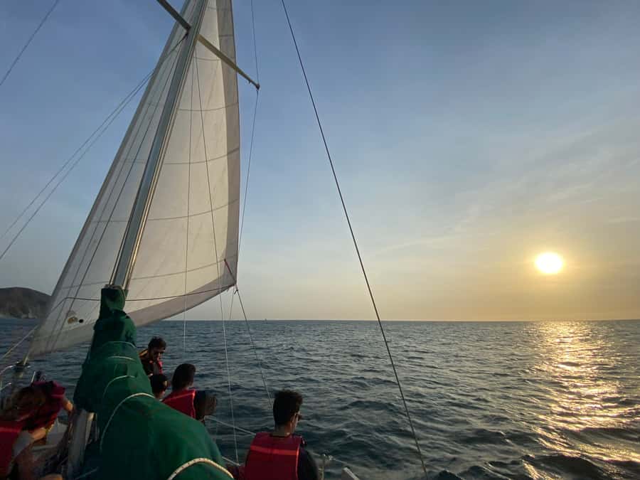 Santa Marta: Sunset Cruise Around the Bay - Sunset photos and city views: how to get your best shots