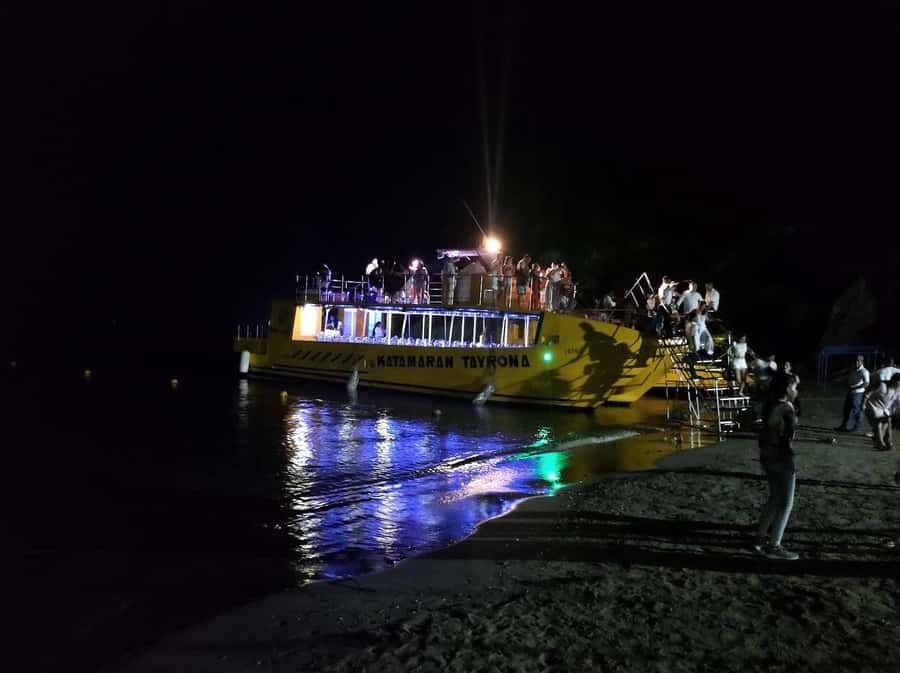 SANTAMARTA: White Night Tour in Katamaran with open bar - The Two Hours on the Catamaran: Music, Animation, and Open Bar
