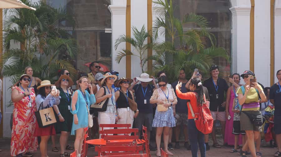 Shared Cartagena Old City Tour with Wireless Audio System - Who this tour is best for
