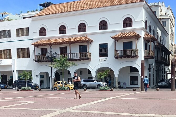 Shared Coffee and Tobacco Tour of Cartagena - Plaza Santo Domingo: the finishing loop where trade becomes conversation