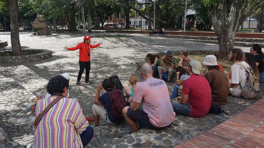 Shared Tour Cali's Salsa, Graffiti & Resistance Experience - World Cup Tunnel and 5th Avenue: A Street-Level Cali Timeline