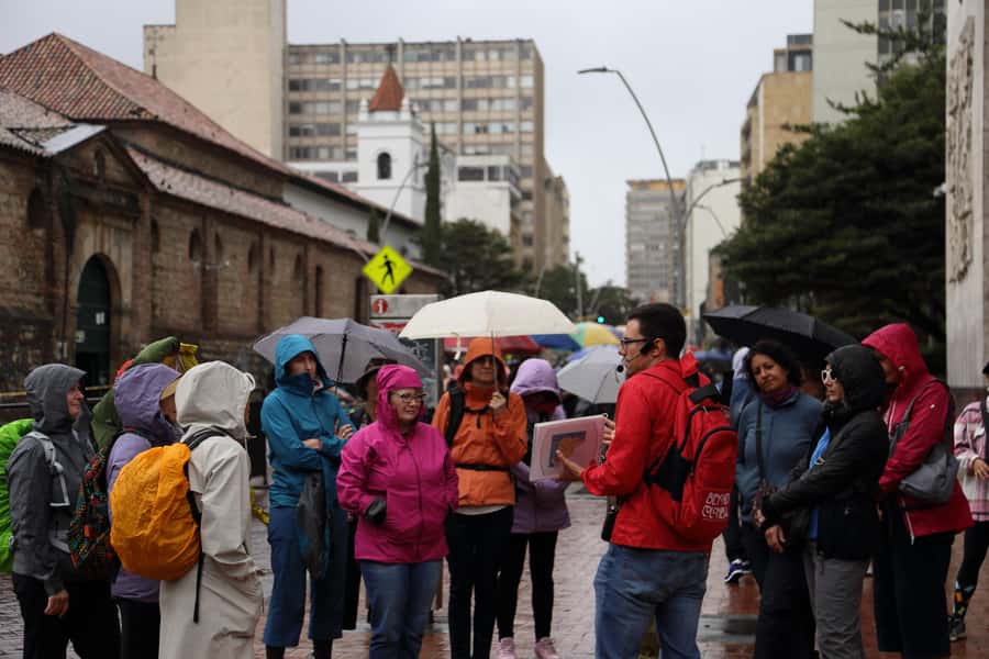 Shared Tour Colombian Conflict War, Drug Trafficking & Peace - Politics taught without taking sides: what the objectivity promise means