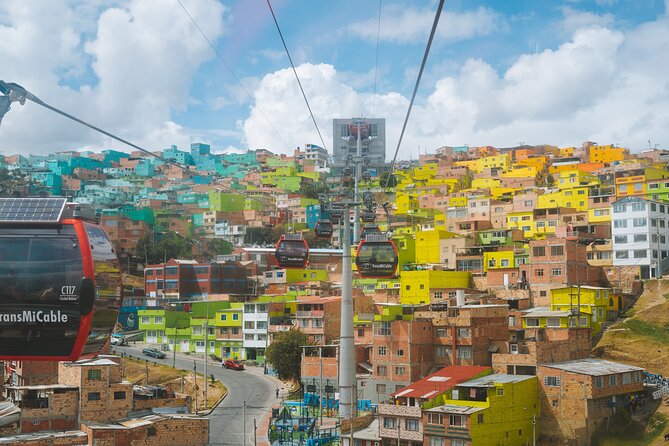 Shared Tour to Ciudad Bolivar (Paradise Quarter) & Cable Car - The snack, break dance workshop, and why the guides matter