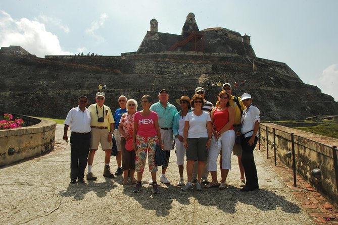 Shore excursion Cartagena city tour - Las Bovedas: shopping with colonial textures and free entry