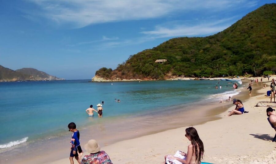 SPEEDBOAT TOUR TO TAYRONA CRISTAL BEACH - Playa Cristal for about six hours: lunch, free time, and sea life