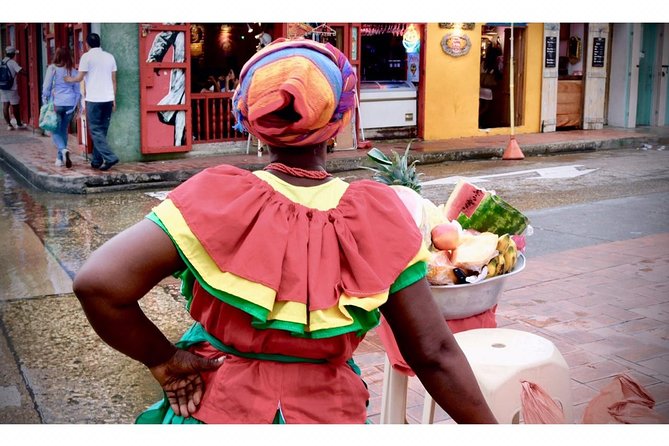Street Food Tour in Cartagena Walled City and Getsemani - Your First Hour in the Walled City: Fruits, Fried Snacks, and a Real Food Map