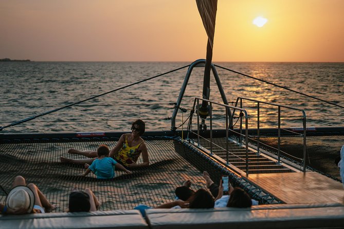 Sunset Cruise in Cartagena - Meeting the Crew and Onboard Feel: Service That Can Vary