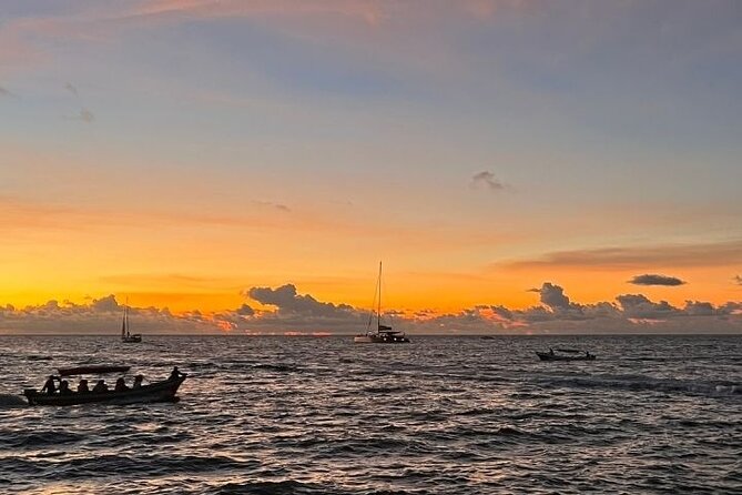 Sunset in Catamaran by Cartagena Bay - Group size and comfort, up to 14 on board